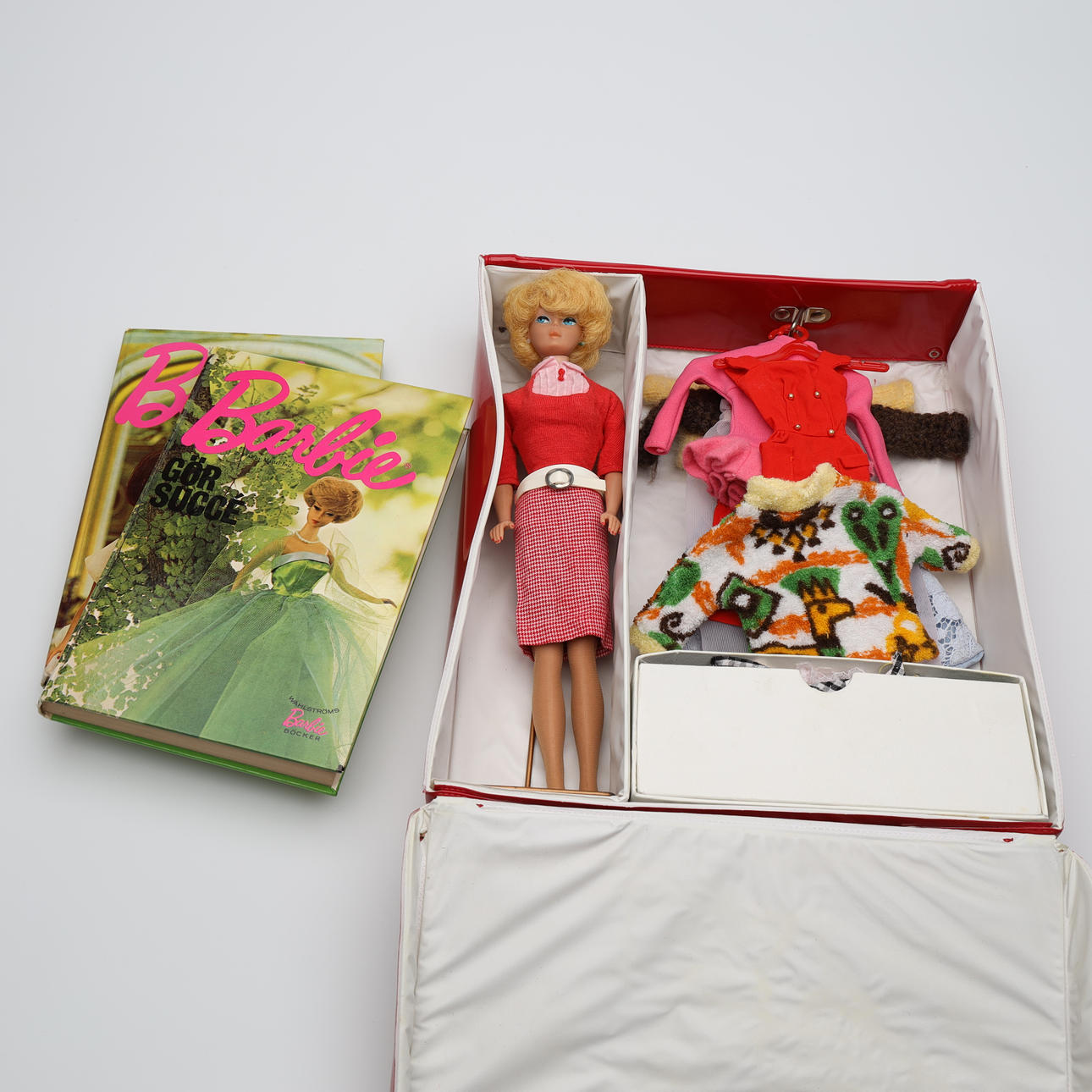 BARBIE, "Midge" mattel 1962, 2 libros.