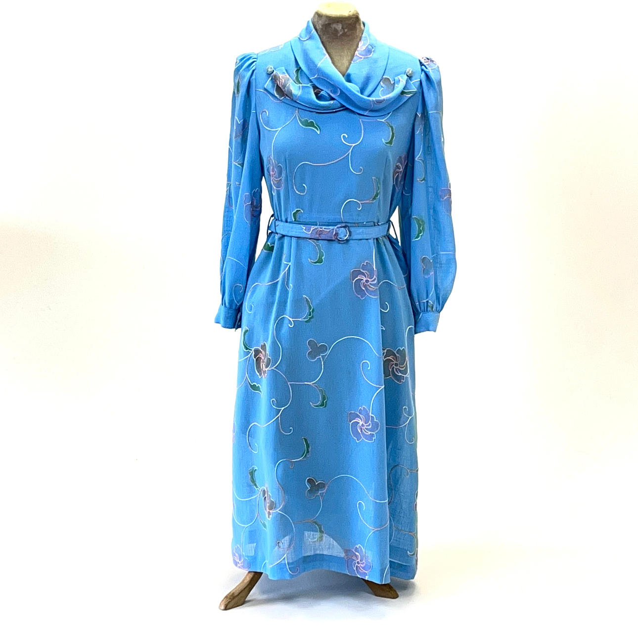 VINTAGE LJUSBLÅ BRODERAD KLÄNNING.