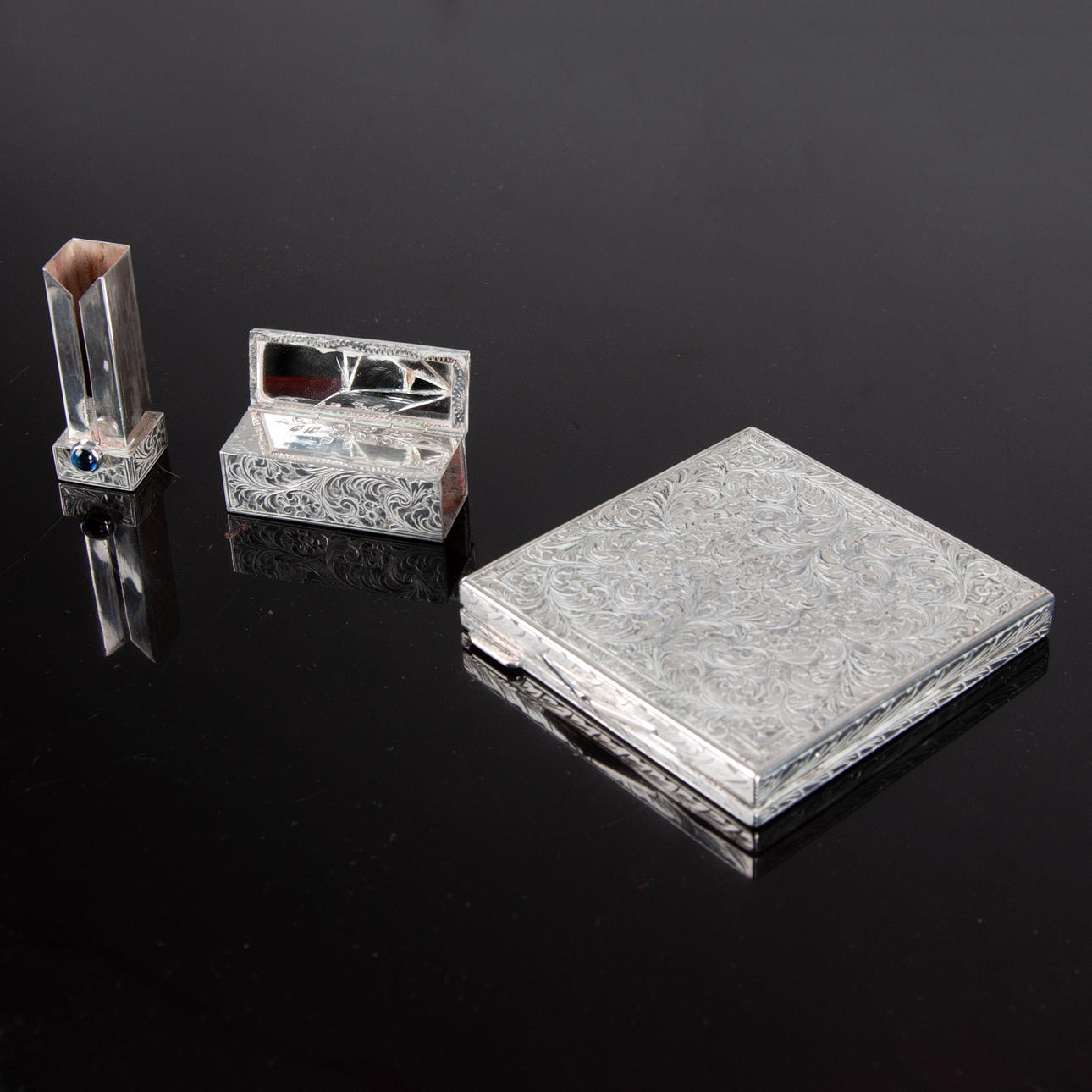 FICKSPEGEL och ETUI för läppstift. Silver, 2 delar.