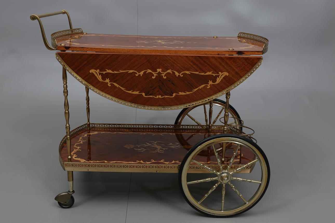 SERVERINGSVAGN MED KLAFFAR, metall och trä med intarsia, 1900-talets andra hälft.