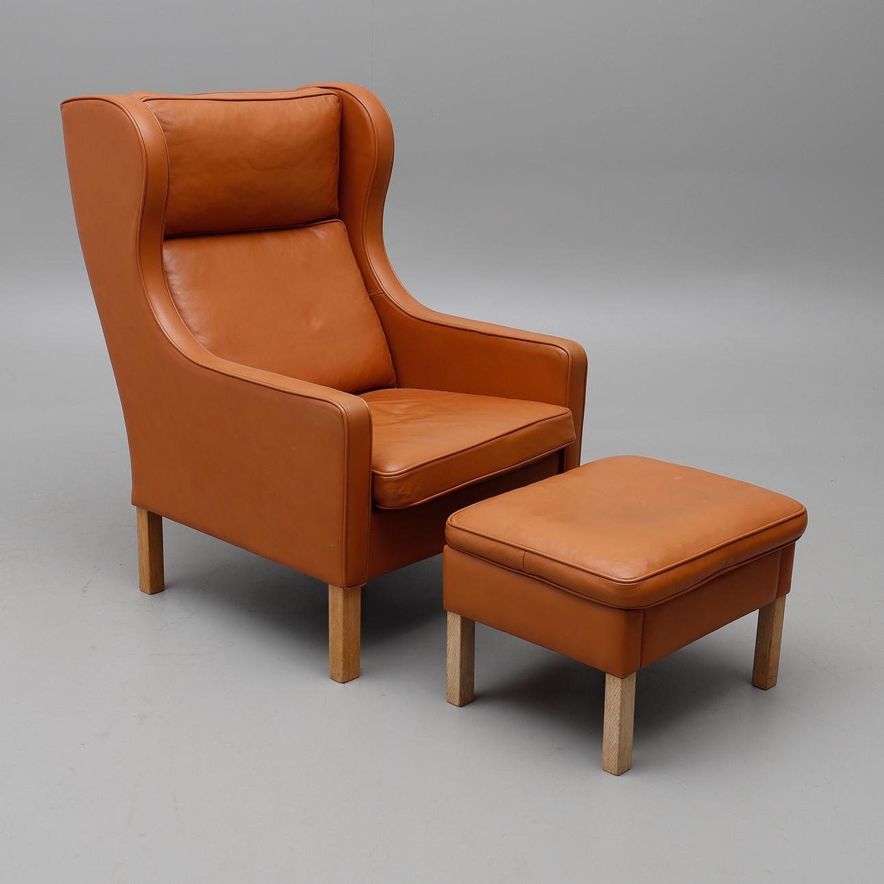 MOGENS HANSEN. FÅTÖLJ MED FOTPALL, DANMARK.