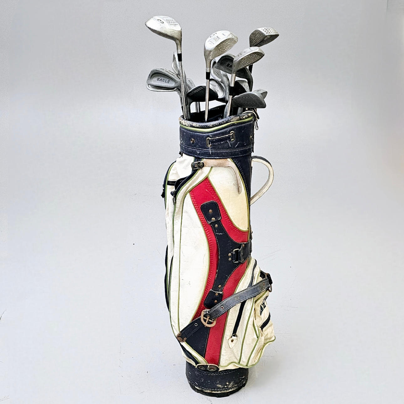 GOLFKLUBB SET MED VÄSKA. 60- OCH 70-TALET.