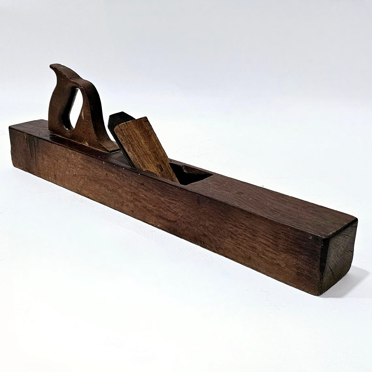 ANTIGUO CEPILLO DE CARPINTERO EN MADERA.