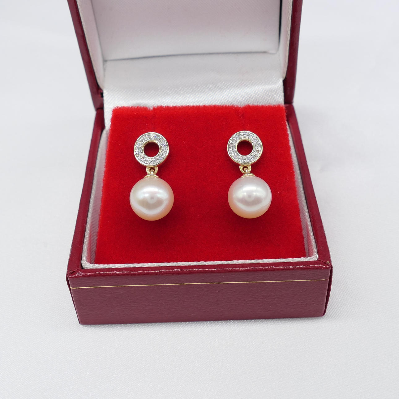 PÄRLA & DIAMANT halo örhängen.