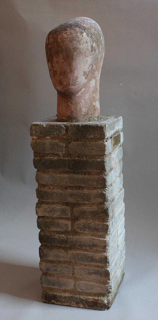 HEDY JOLLY-DAHLSTRÖM. "Pluto". Skulptur i sandsten. Signerad Hedy Jolly.