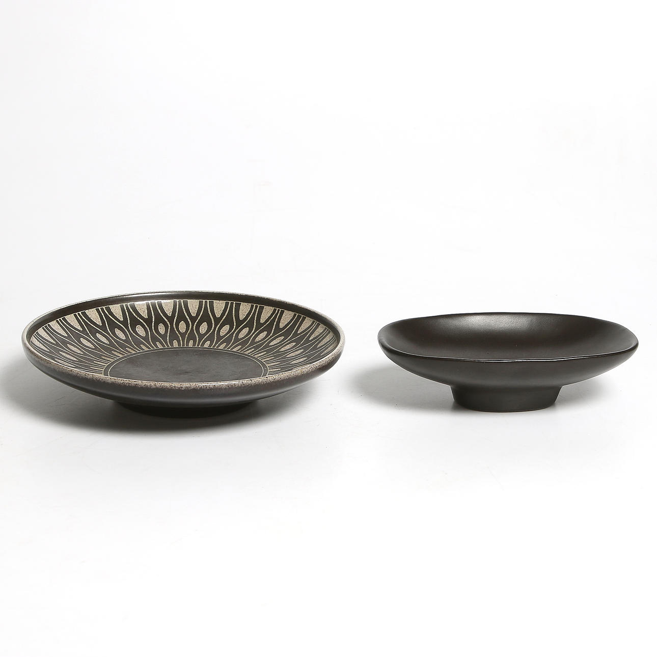 SKÅLFAT, 2 st, keramik, Kjell Blomberg, Upsala-Ekeby samt Einar Johansen, Danmark. 1900-talets mitt.