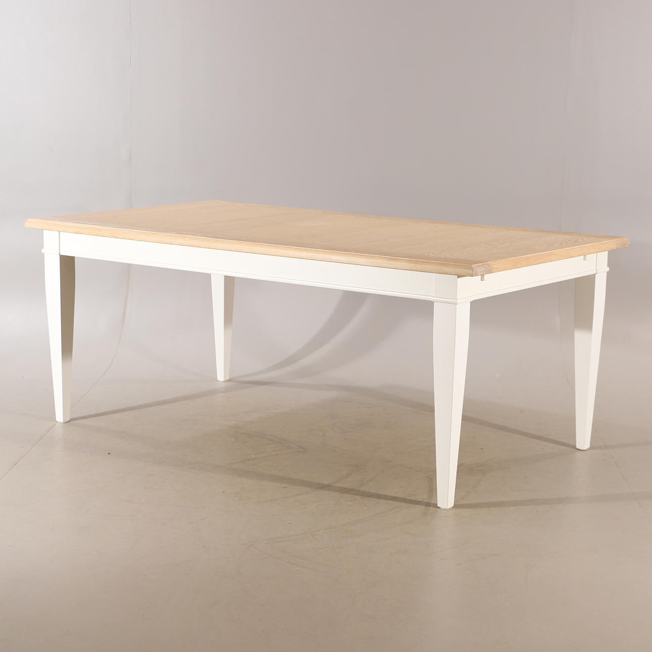 MATBORD, vitlaserad ek med vitmålade ben, 2000-tal.