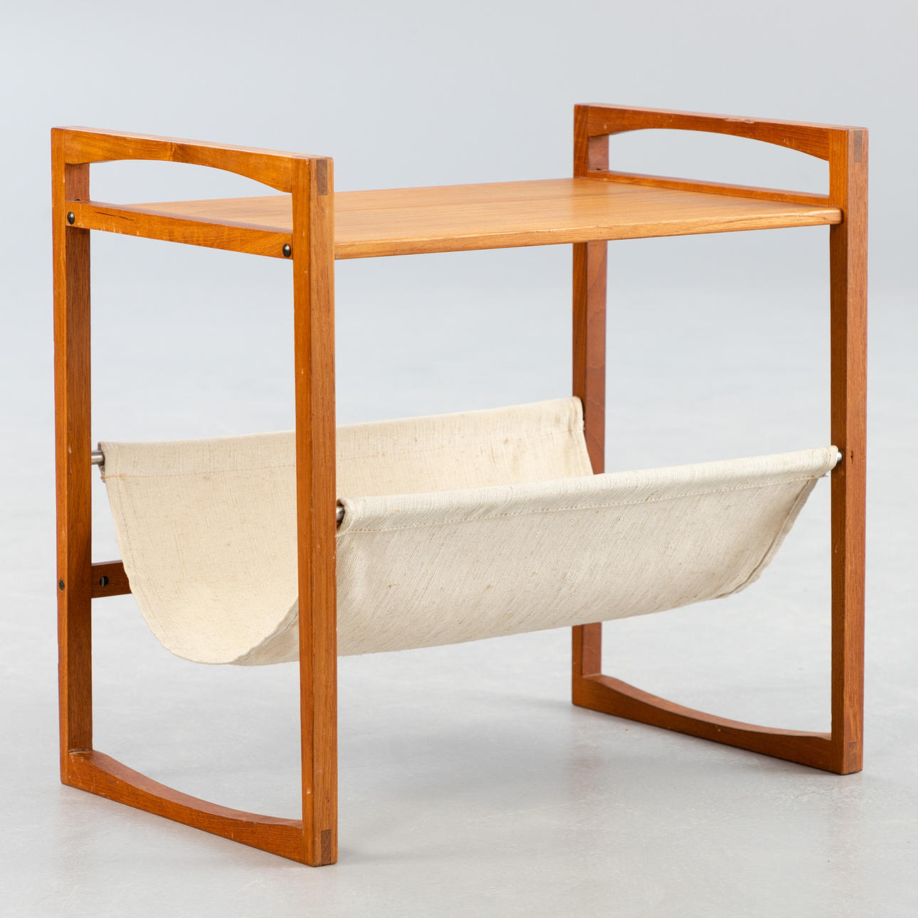 KAI KRISTIANSEN. Sika Møbler. Teak magazine rack. Denmark, 1950s/60s ...