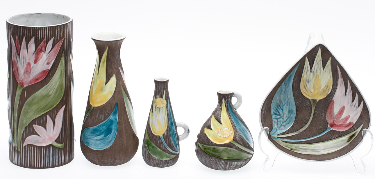 VASER OCH SKÅL, 5 delar, lergods, Mari Simmulson, Upsala Ekeby, för Turitz&Co, signerade.