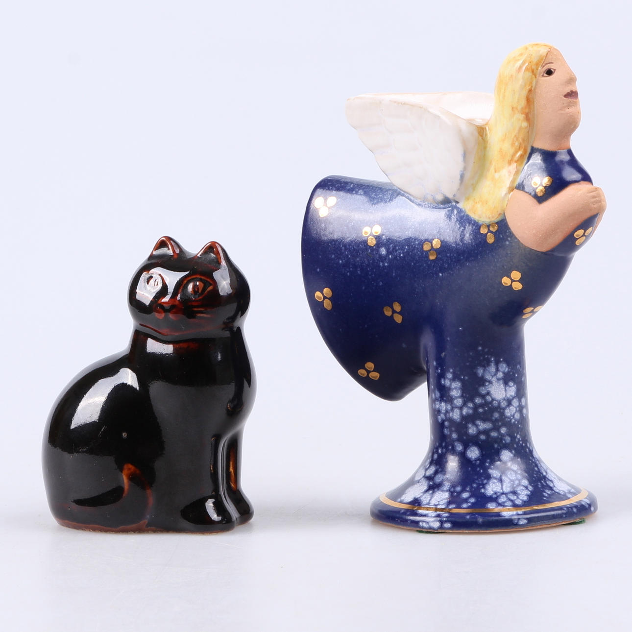 FIGURINER, 2 st. keramik, ljusstake samt katt, Lisa Larson, Gustavsberg.