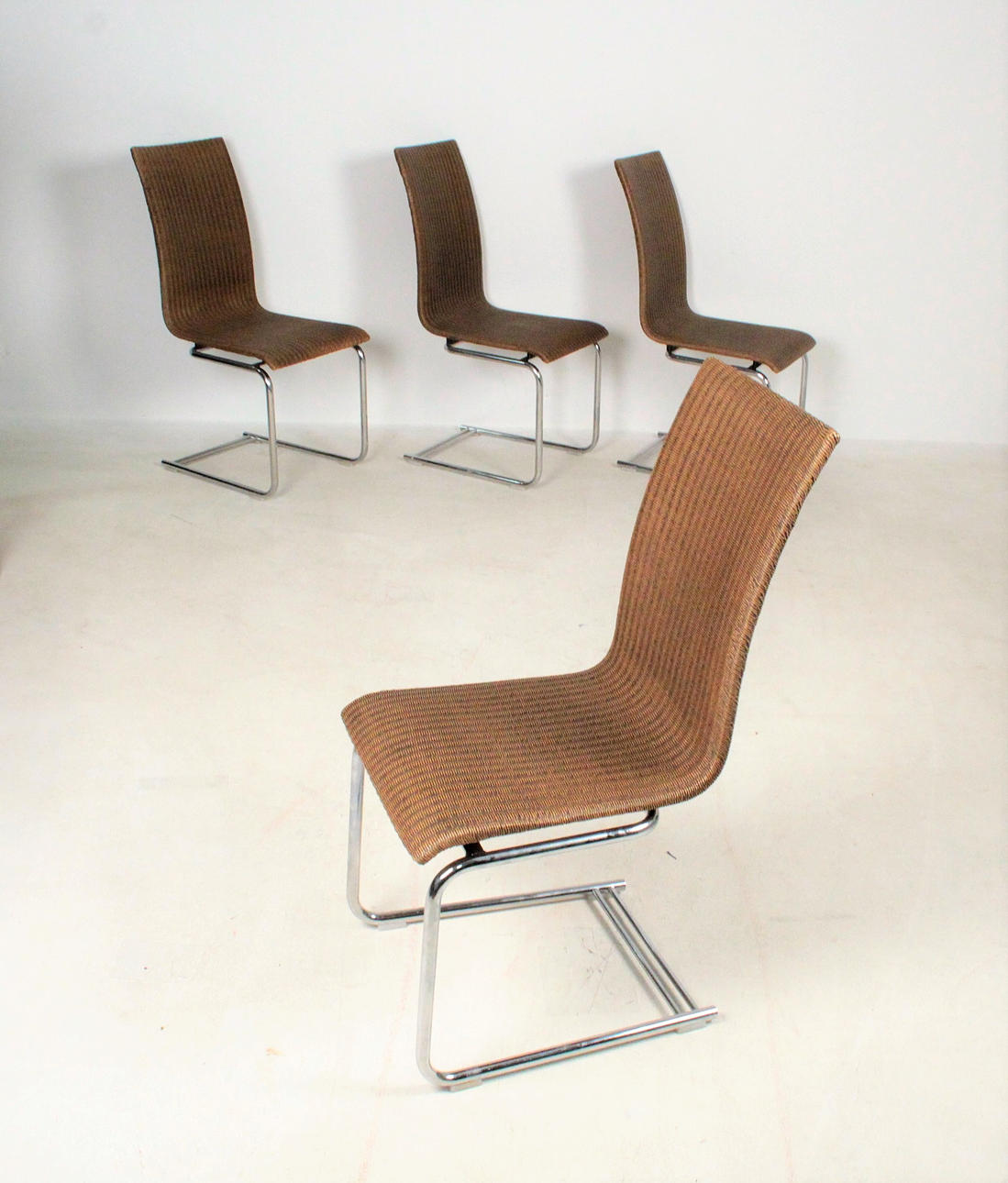 LLOYD LOOM. Set Esszimmerstühle / Freischwinger.