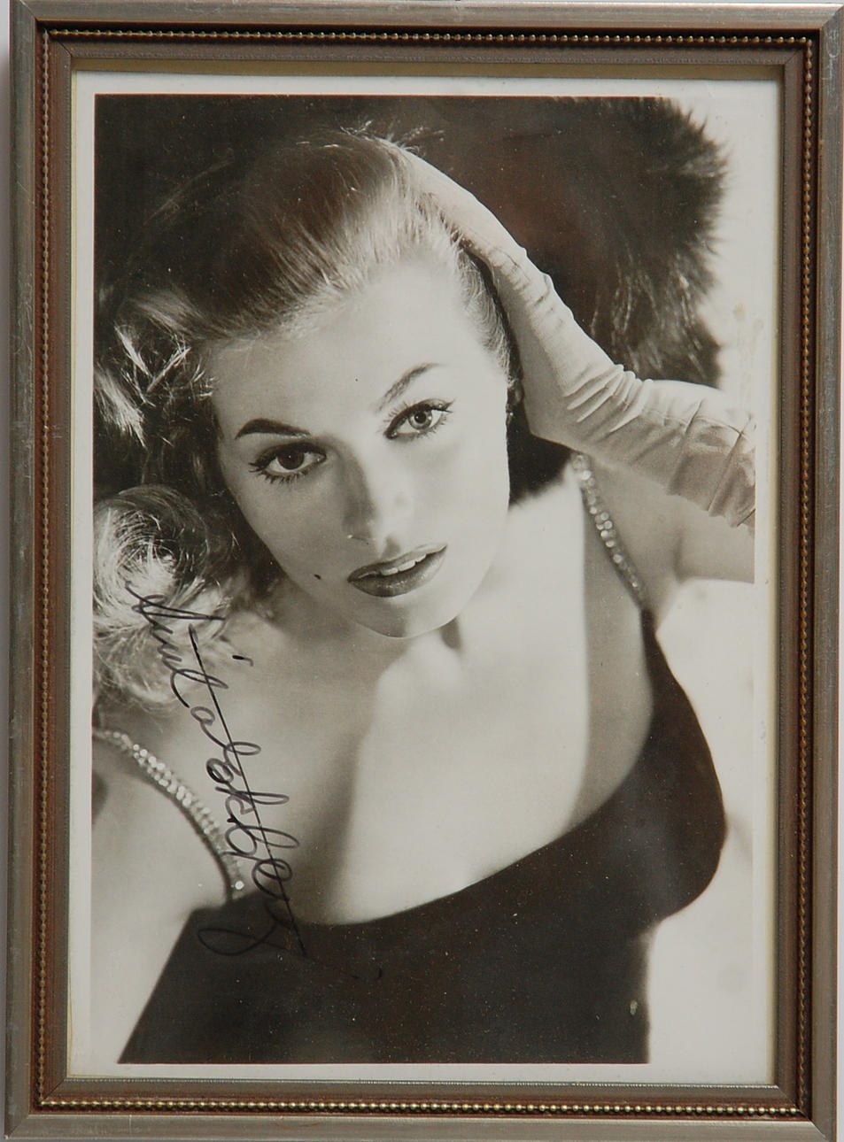 FOTOGRAFI, Anita Ekberg, 1950-tal handsignerad autograf.