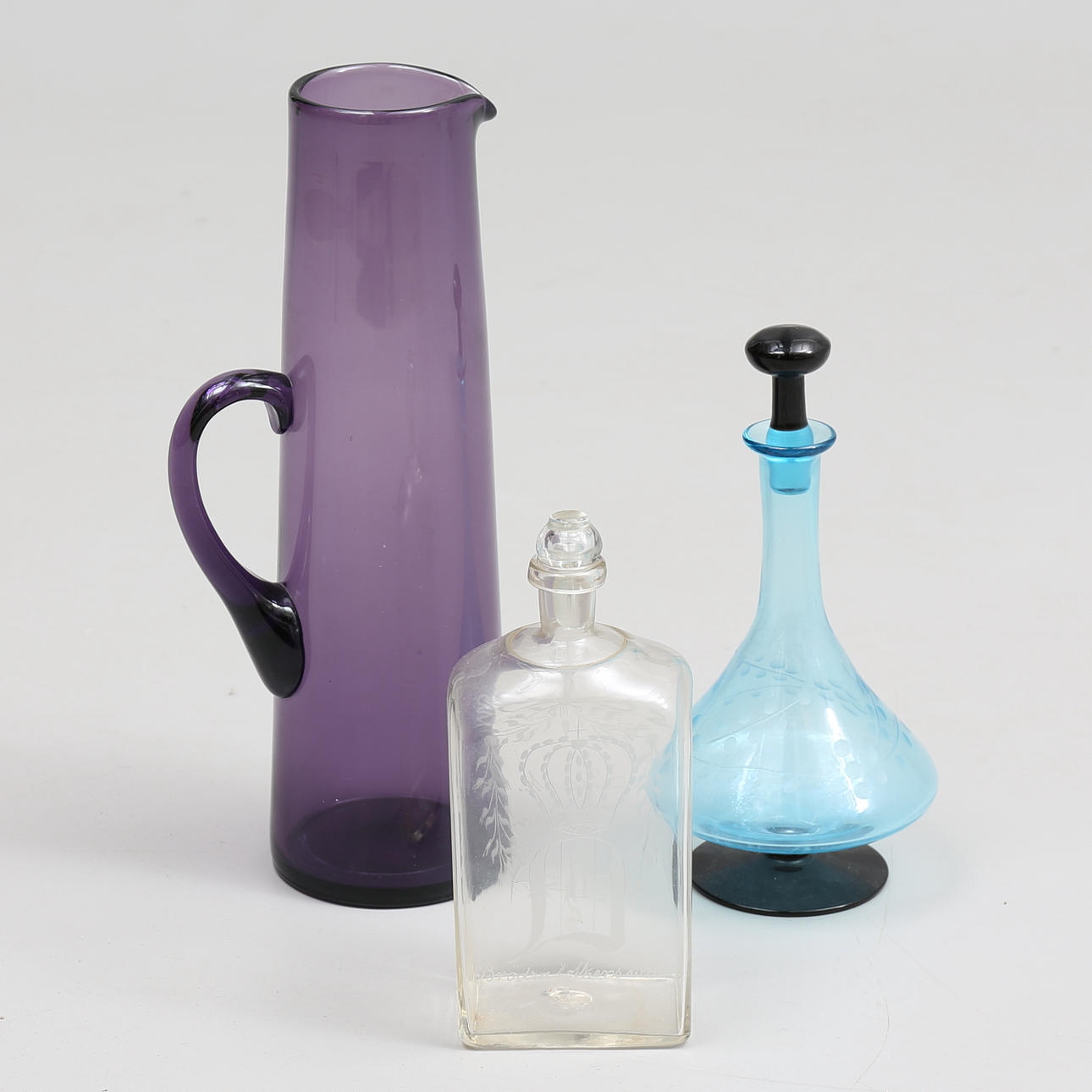 GLAS, 3 delar, karaff och proppflaskor, 1800/1900-tal.