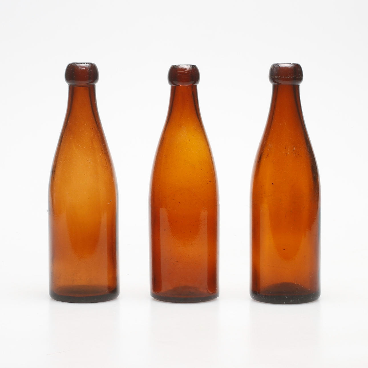 ÖLFLASKOR, 45 st, 1900-talets första hälft.