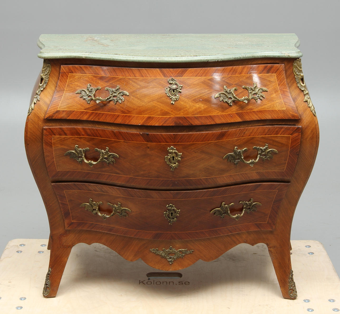 BYRÅ, rokokostil, 1900-tal.