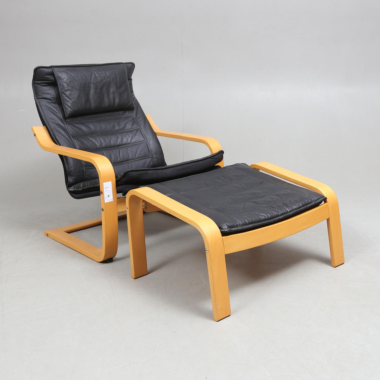 SESSEL MIT FUSSSTÄNDER, "Poäng", IKEA.