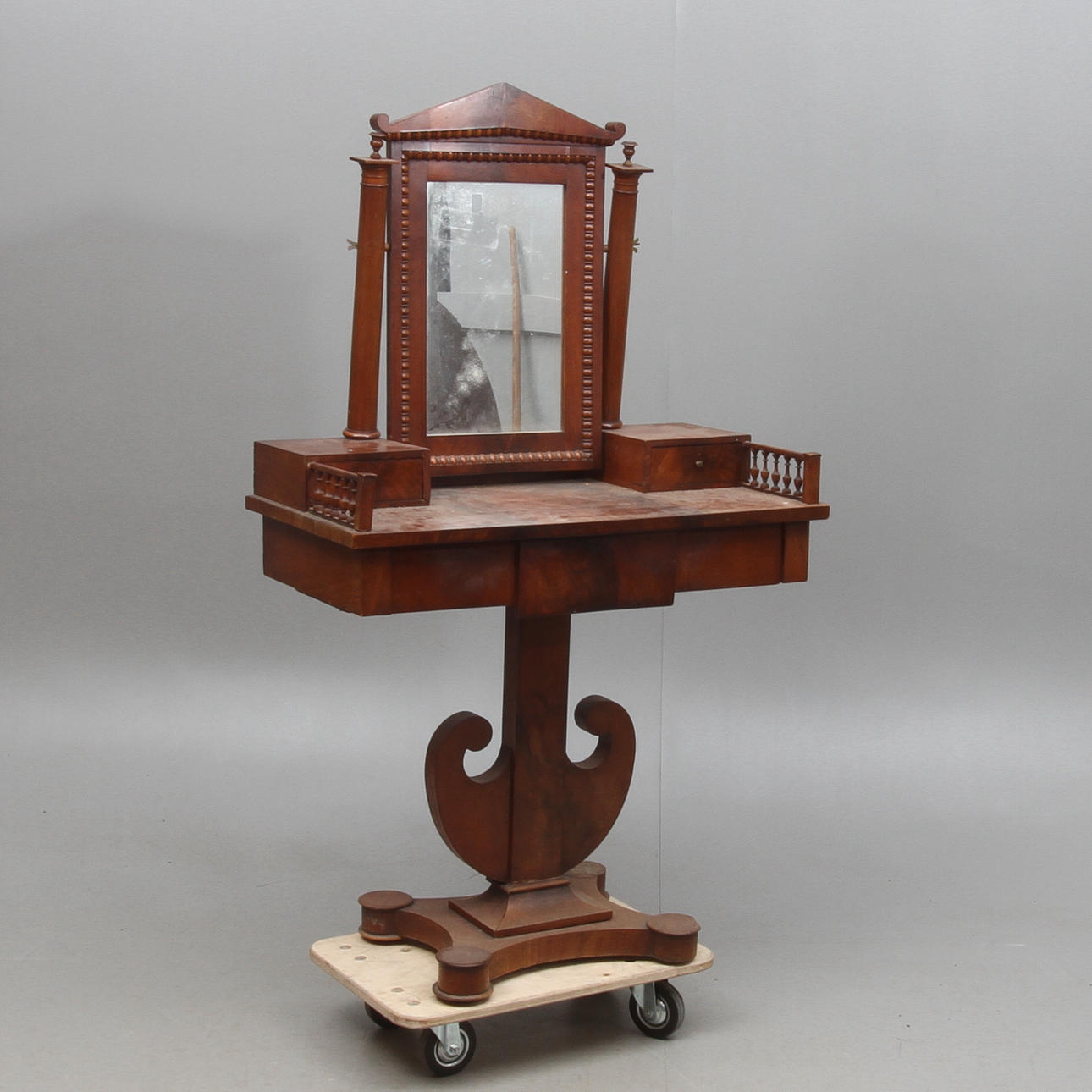 TOALETTBORD, Karl Johan, 1800-tal.