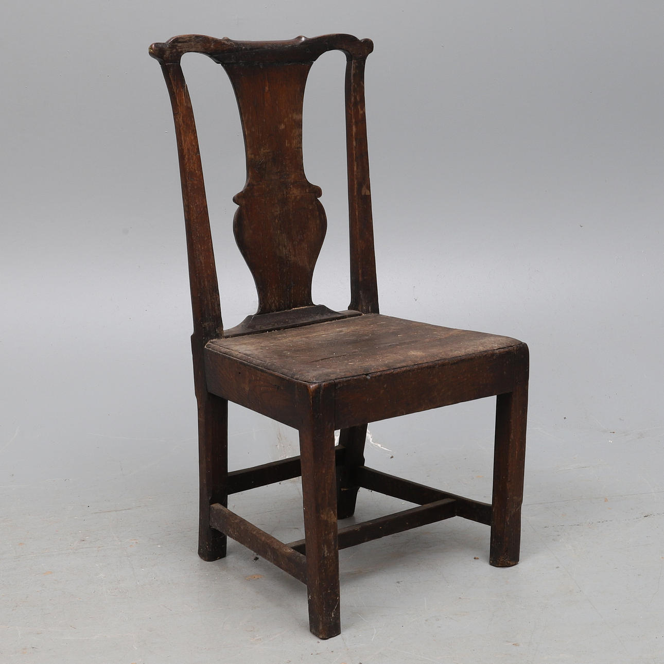 A MID-18TH CENTURY OAK DINING CHAIR.