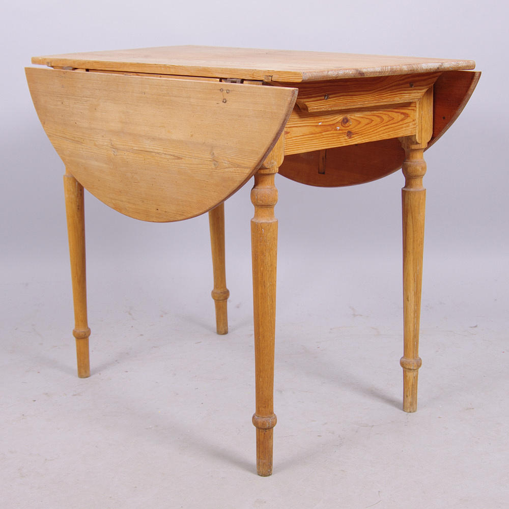 BORD MED KLAFFAR, fur, sent 1800-tal.