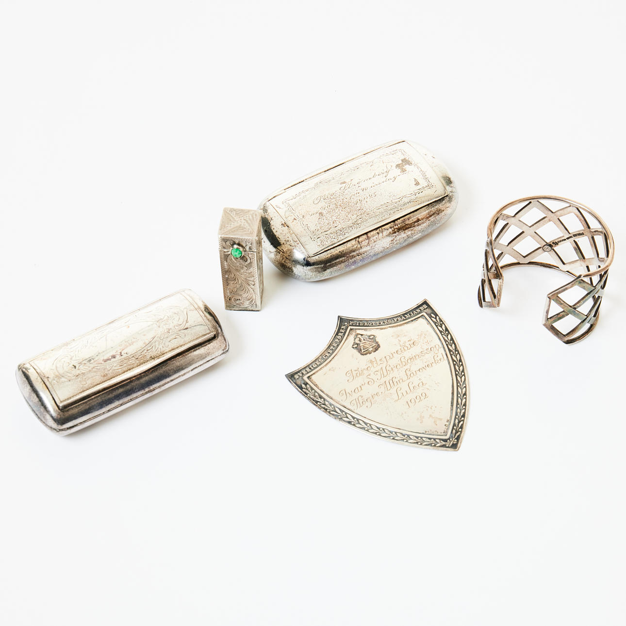 SNUFF BOXES, BRACELETS, LIPSTICK HOLDER, PLAQUE, silver, 1900s.