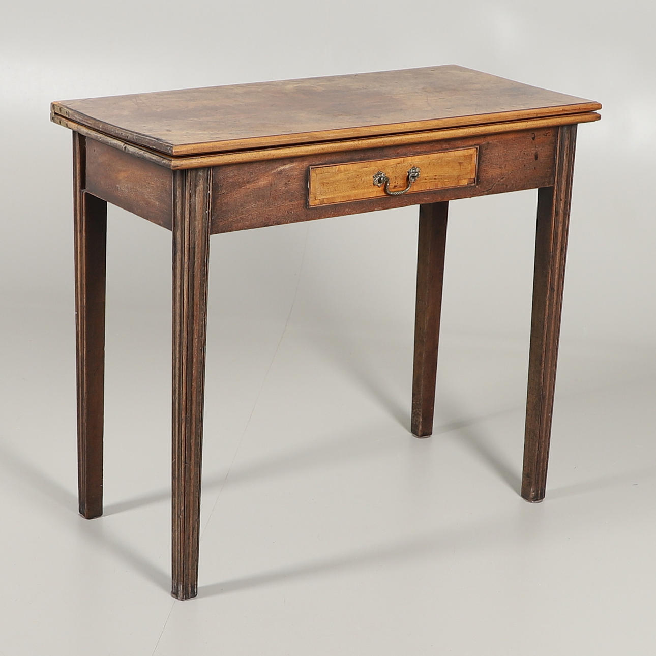 EN VALNÖT VIK TOPP TE BORD.