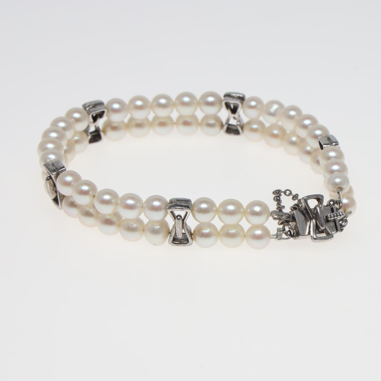ARMBAND, zweireihig, Salzwasserperlen.