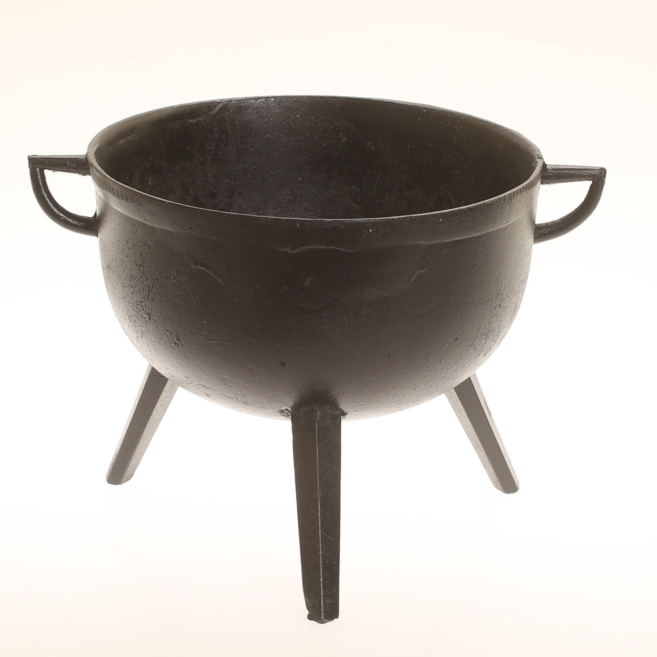POT, tripod, cast iron.