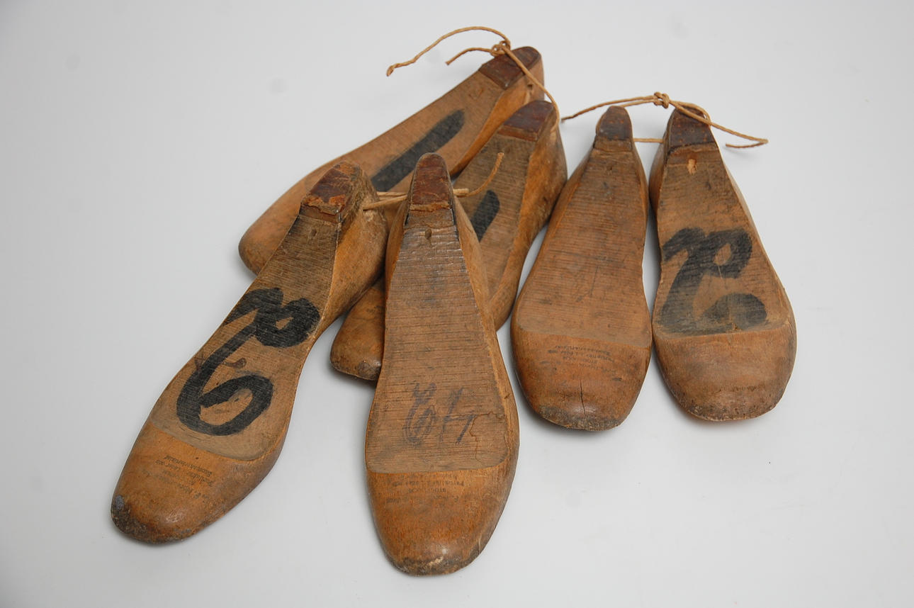 SHOEMER READ, 3 pairs.