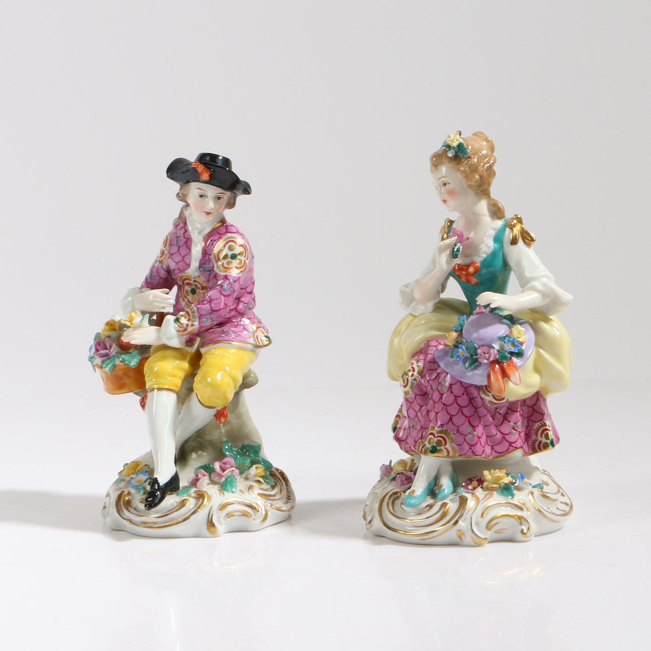 PAR DE FIGURAS DE PORCELANA DE SANSON.