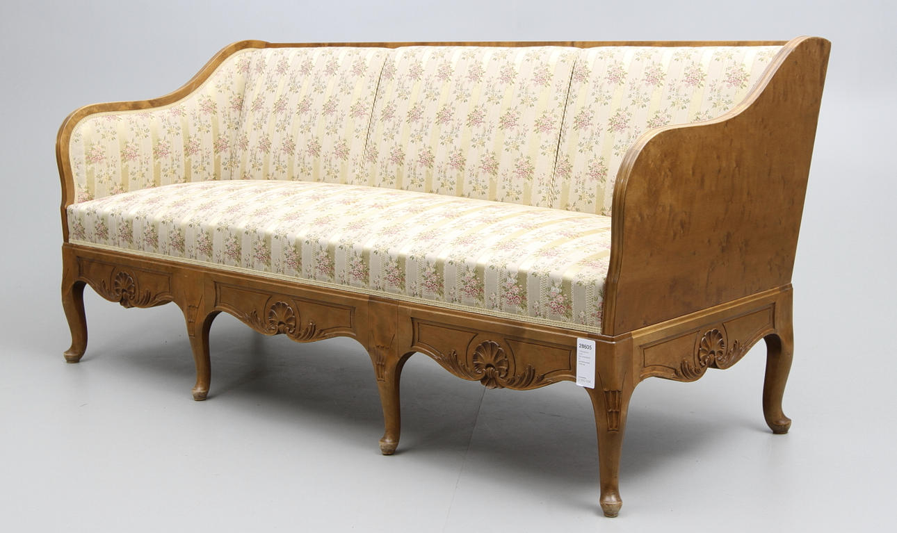 TRÅGSOFFA OCH SALONGSBORD, bondrokokostil, 1920-tal.