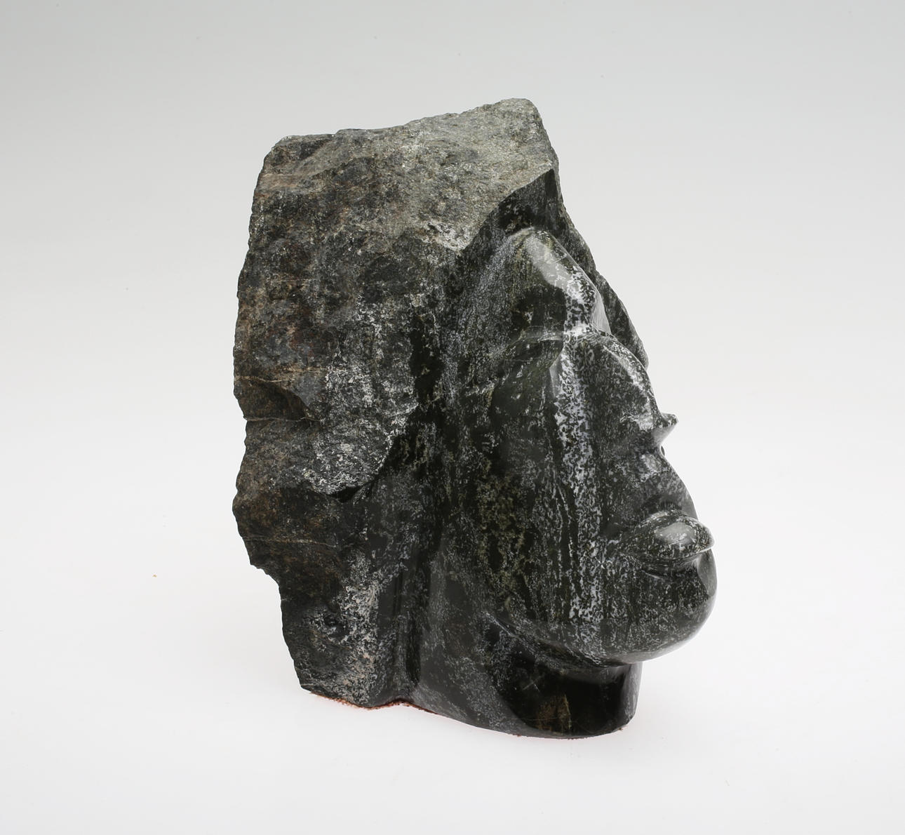 SKULPTUR, grå marmor, Indianansikte, Peru, 1900-talets första del.