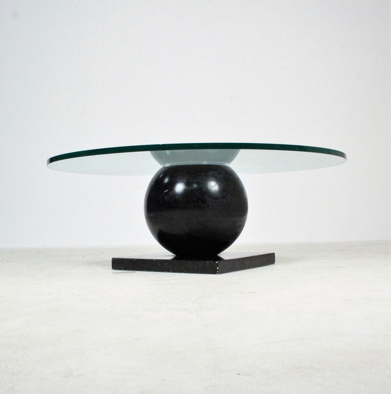 skulpturelt sofabord.