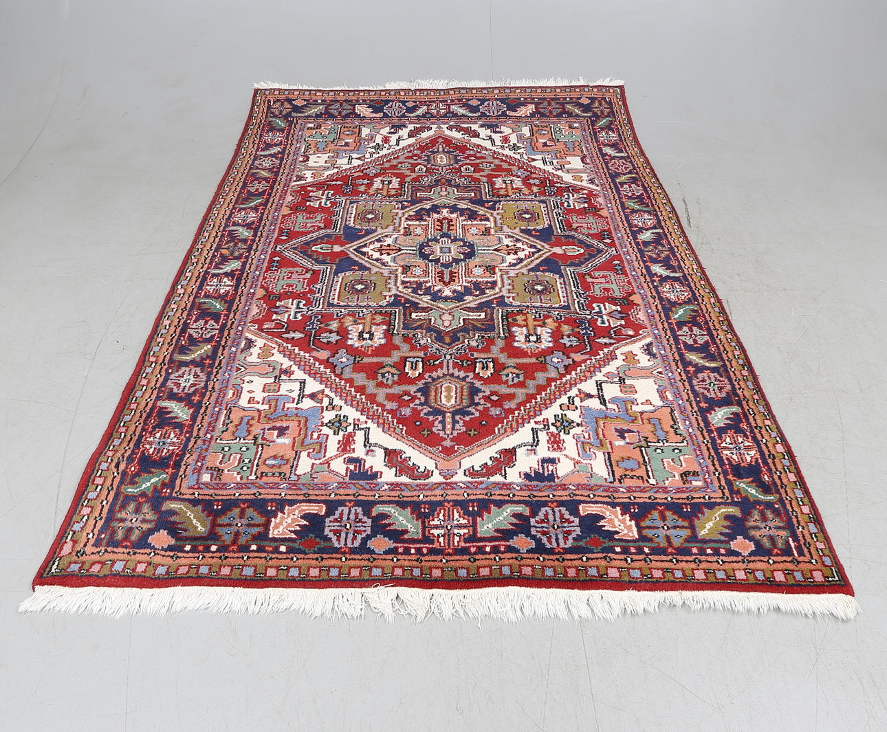 MATTA, Heriz, Indien, ca. 230x170 cm.