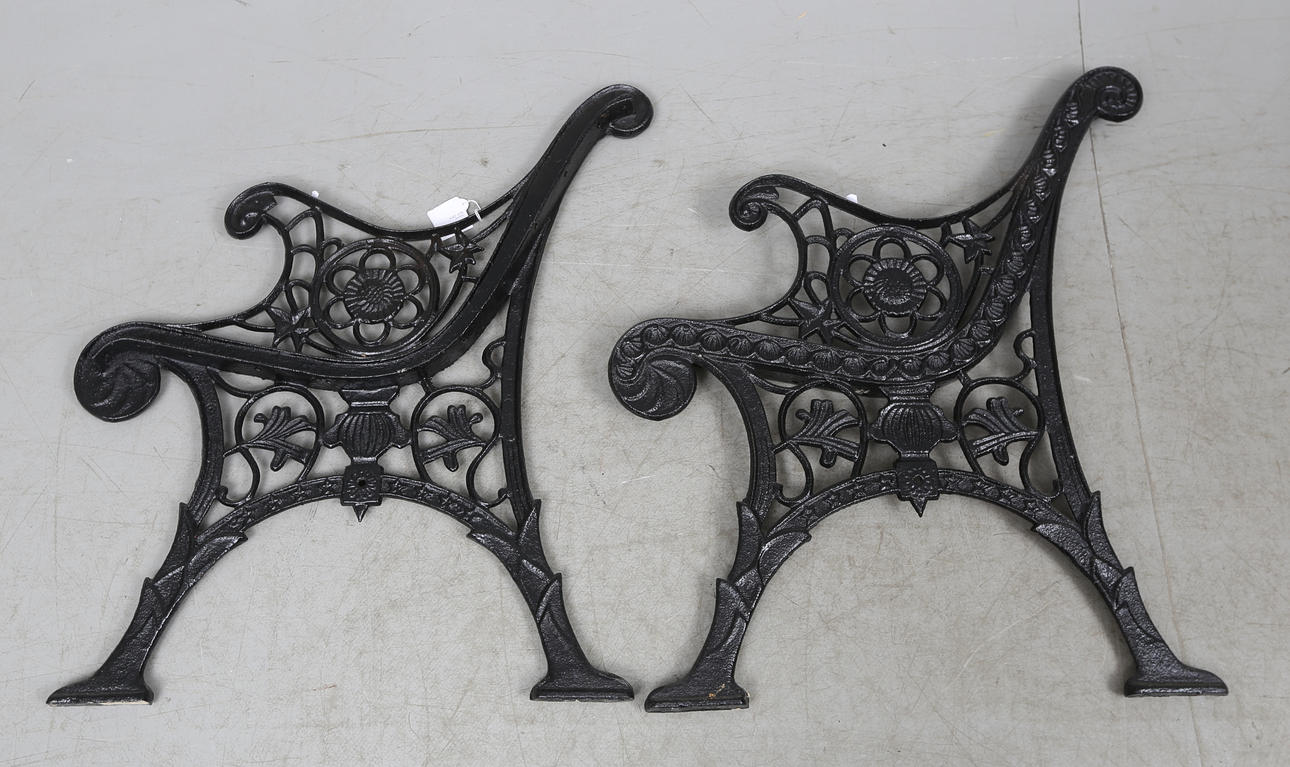 GAVLAR TILL TRÄDGÅRDSSOFFA, ett par, 1900-tal.