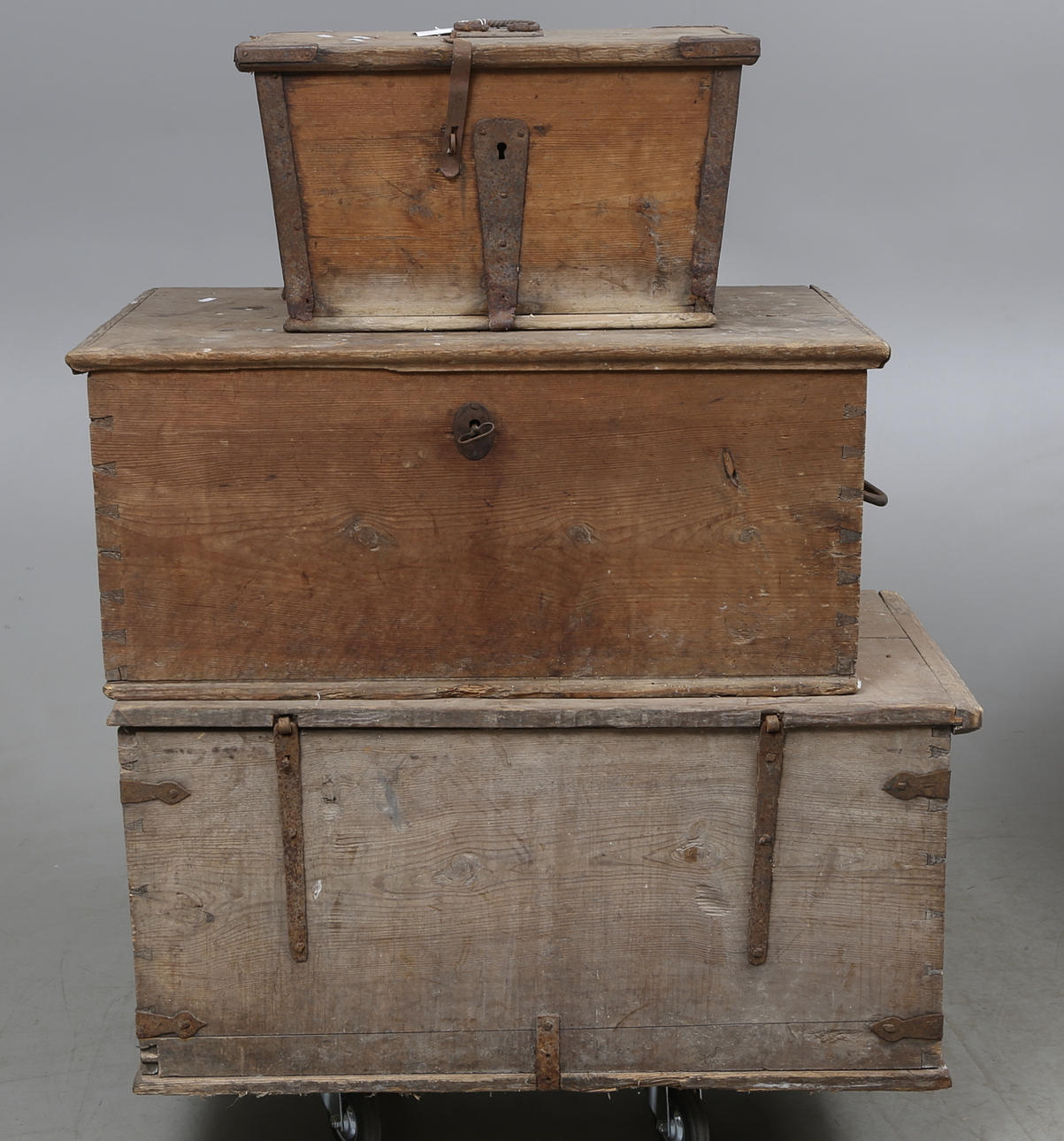 SKRIN OCH KISTOR, 3 st, 1700/1800-tal.