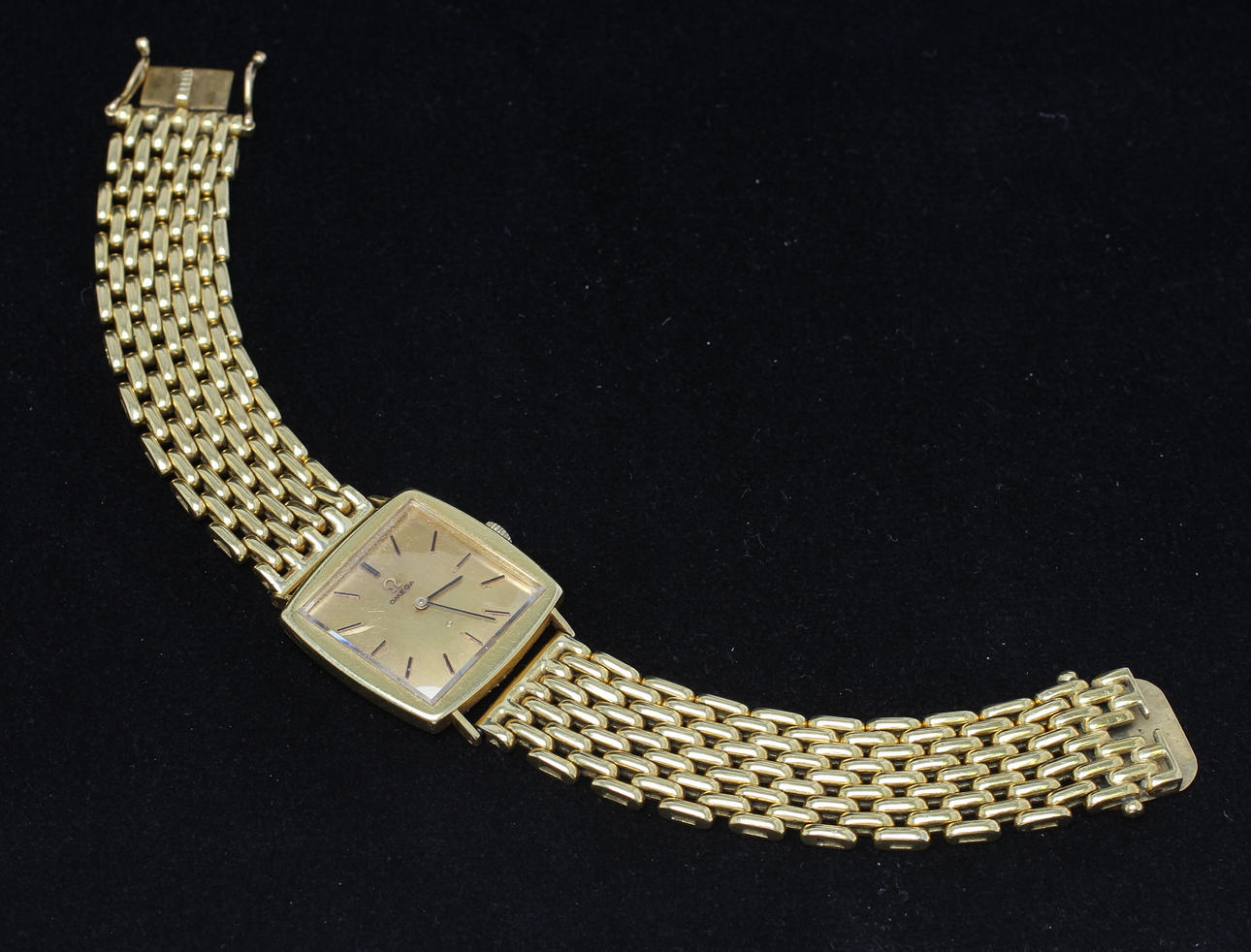 HERRARMBANDSUR, Omega, boett samt länk 18k guld, 1960-tal. Tot vikt 100 gram.