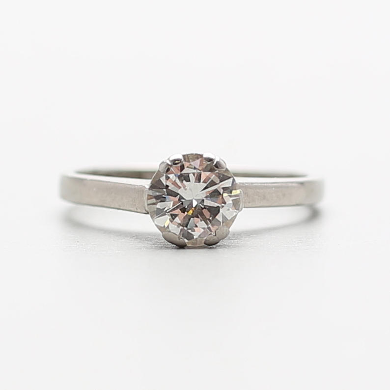RING, 18k vitguld med briljantslipad diamant, 0,53 ct, totalvikt 2,0 gram.