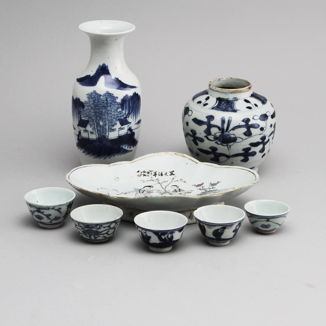 ORIENTALISK KERAMIK, 8 delar, 17/1800-tal.