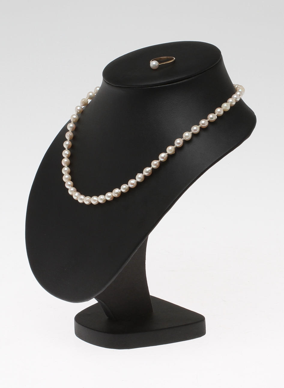 PÄRLCOLLIER, lås 18k guld samt RING,18k guld med pärla.