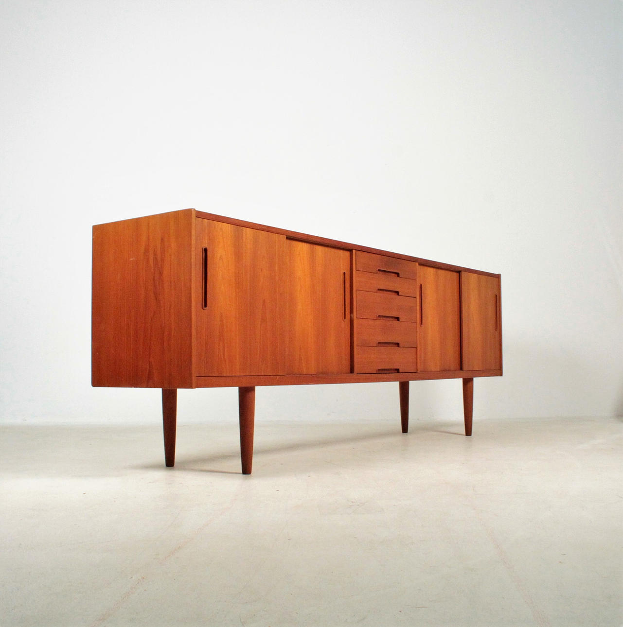 NILS JONSSON. Sideboard model "Giant" for Troeds / Bra Bohag.