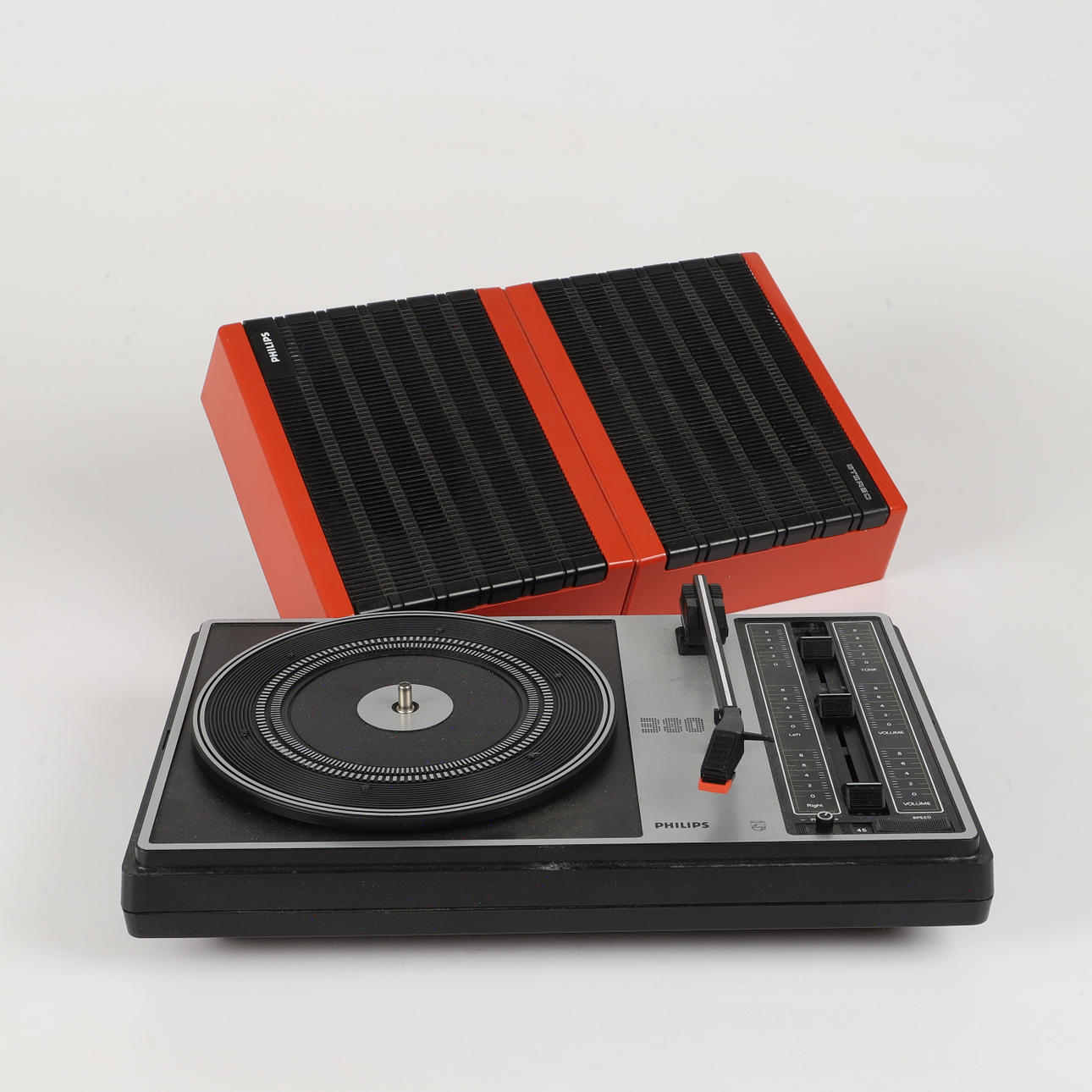 RECORD PLAYER WITH SPEAKER, Philips 380.
