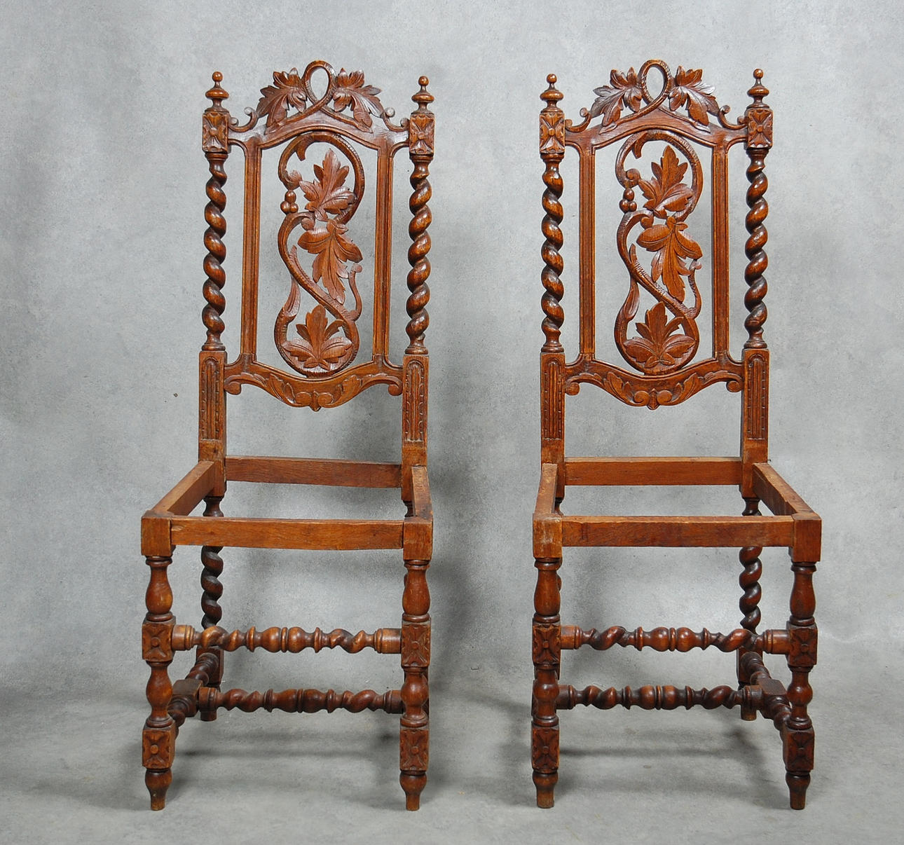 SILLAS, 1 par, renacimiento.