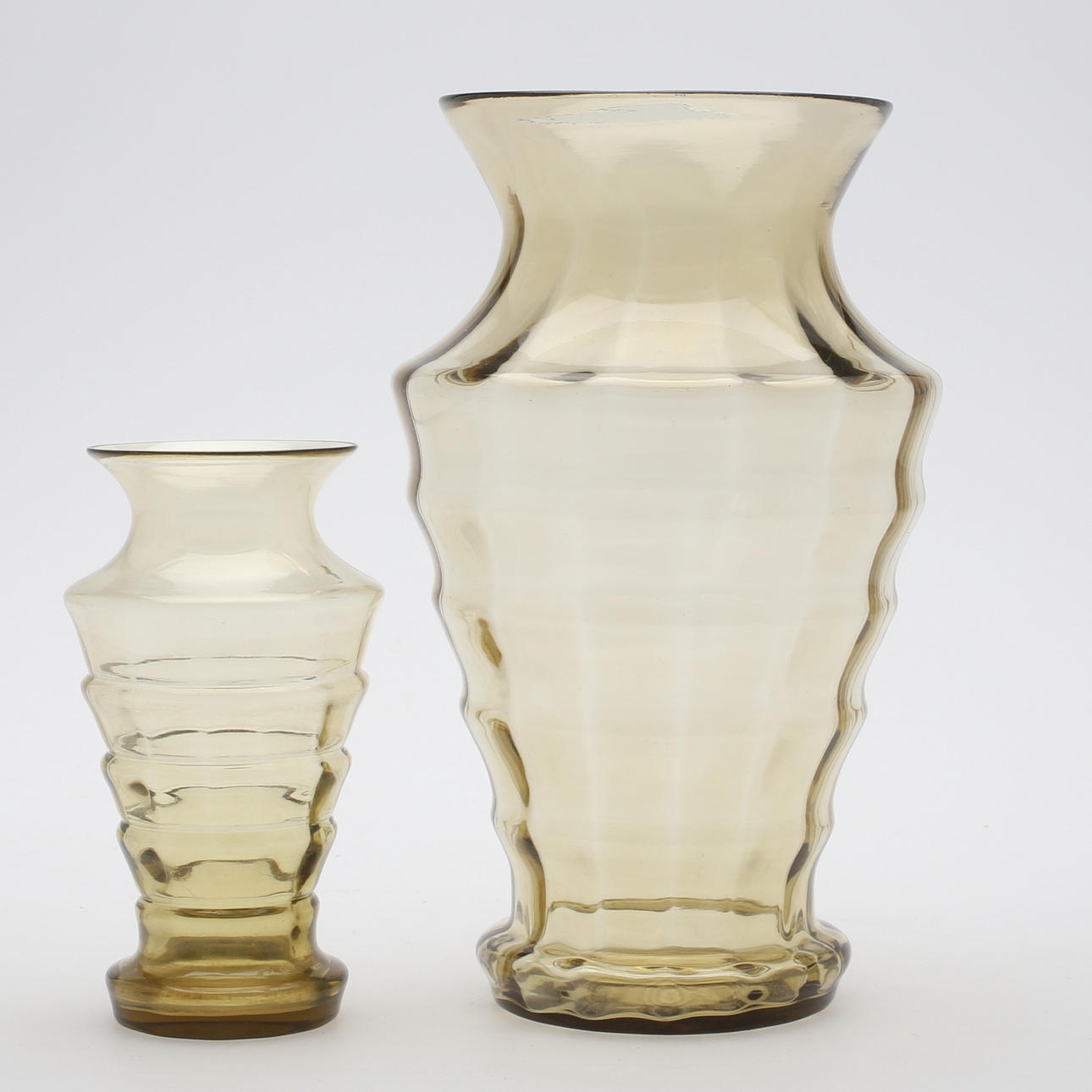 VASER, 2 st, glas, Simon Gate, 1900-tal.