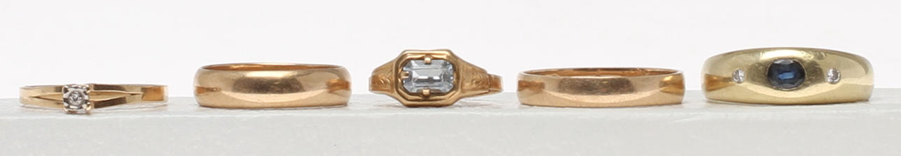 RINGAR 5 st, 18k guld. Total vikt 13,6 gram.