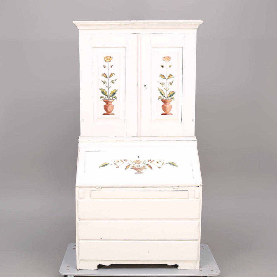 SNEDKLAFFSEKRETÄR, med överskåp,1800-tal.