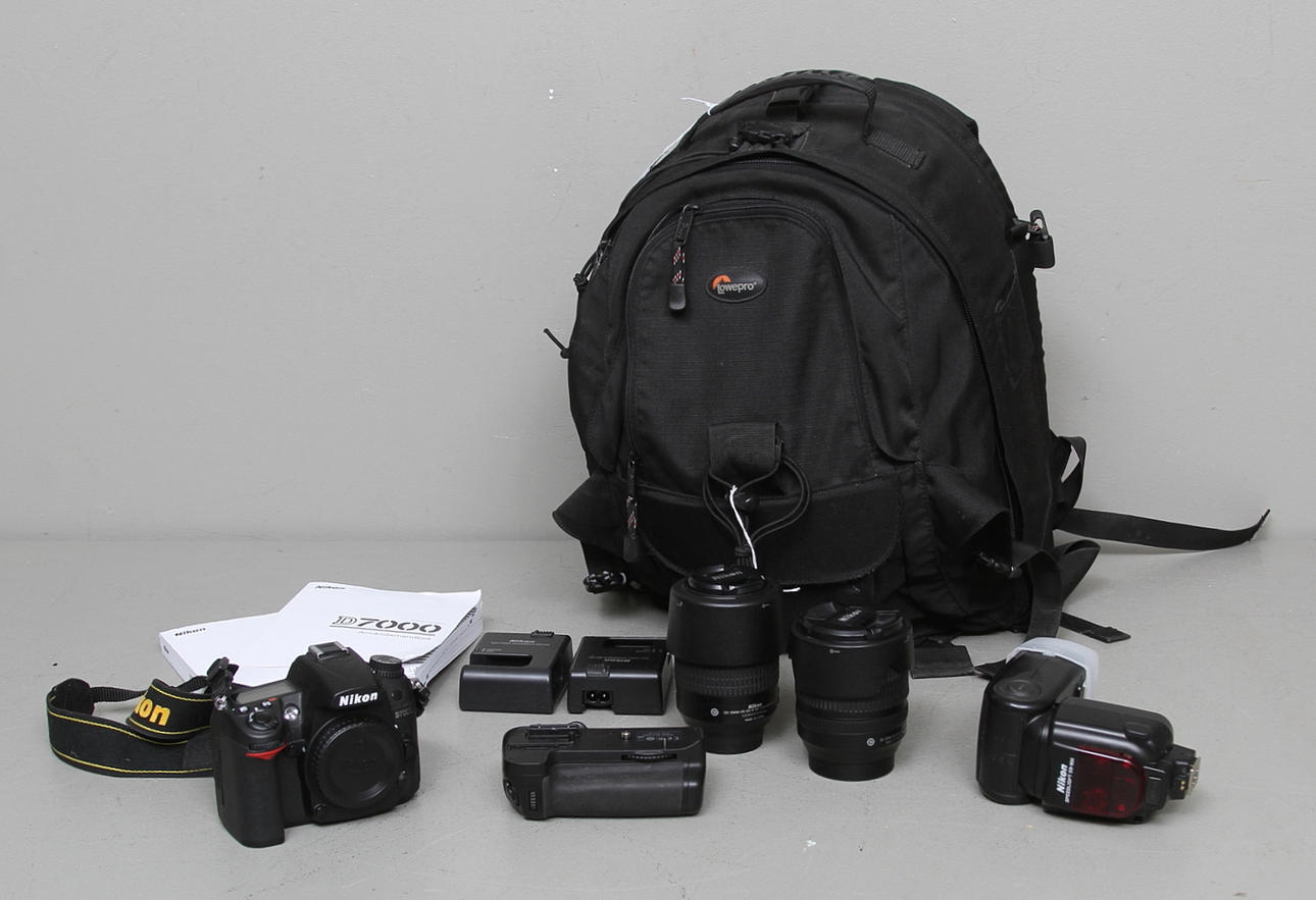 DIGITAL SYSTEMKAMERA, 2 objektiv, blixt, D7000, Nikon.