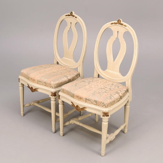 STOLAR ett par, gustaviansk stil, 1900-tal.