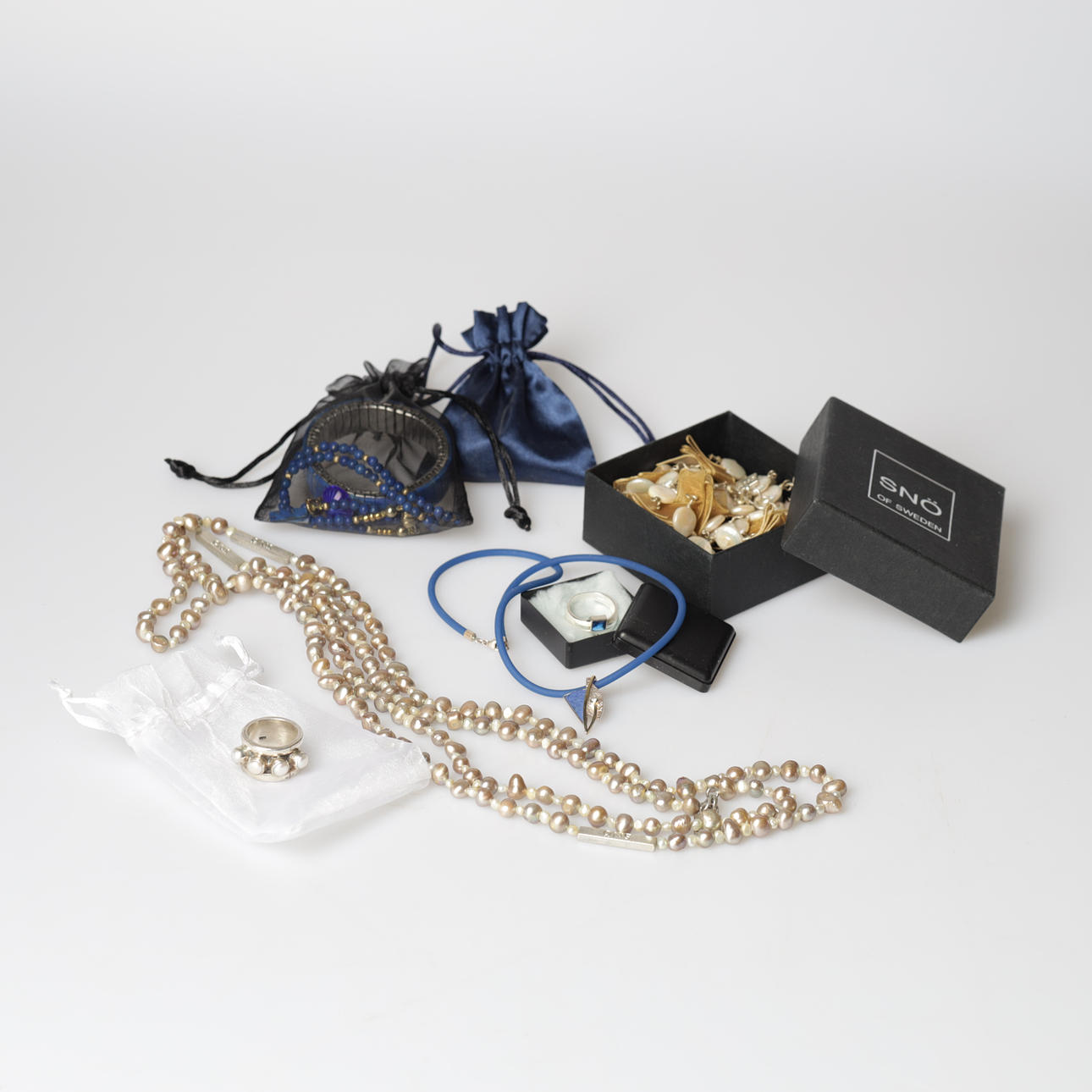 SMYKKER 8 styk, inklusive sølv og lapis lazuli.