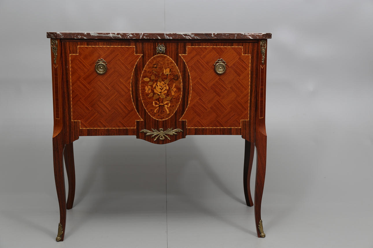 SCHATULL MED STENSKIVA, olika träslag, gustaviansk stil, 1900-talets mitt.