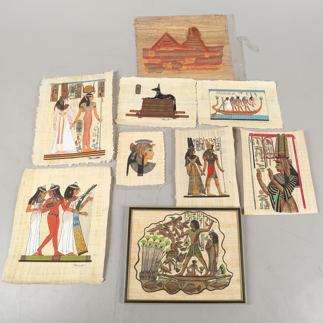 EN FOLIO AV MODERNA EGYPTISKA MÅLNINGAR PÅ PAPYRUSPAPPER.